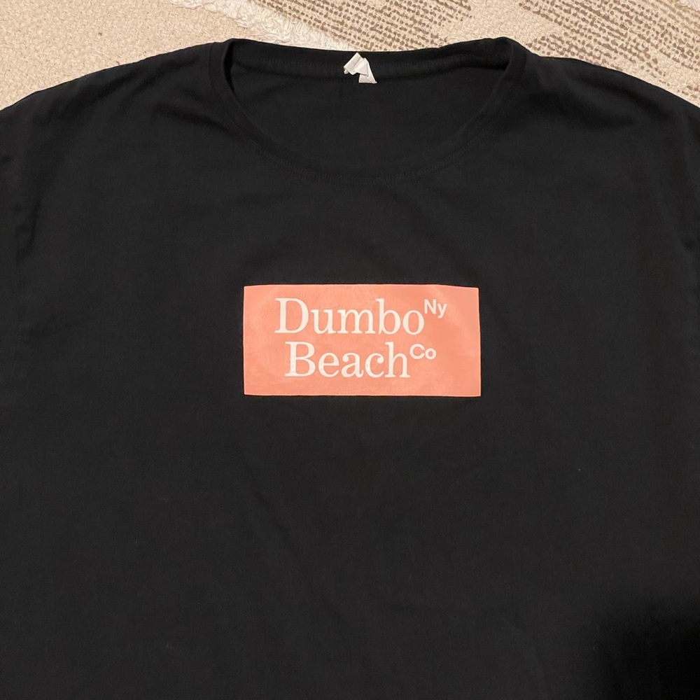 Men’s lightly worn relaxed fit Dumbo Beach Co tee shirt.